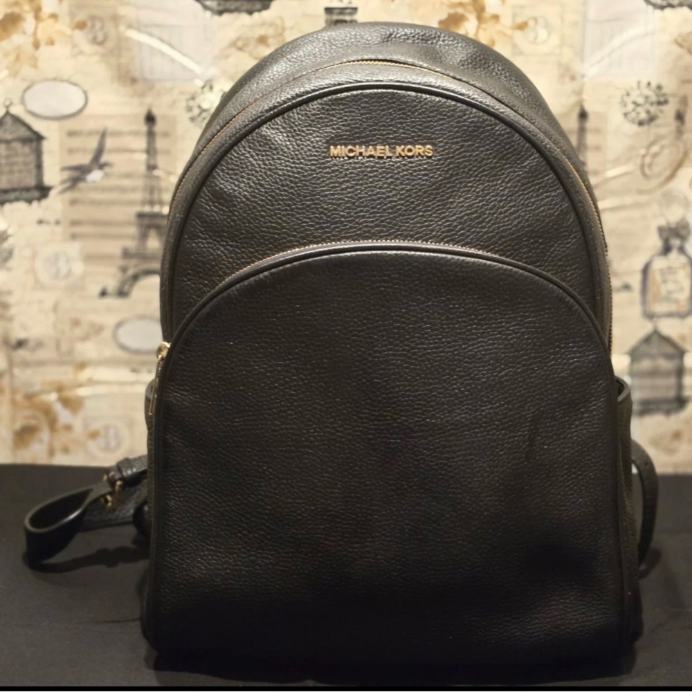 Michael Kors Abbey Pebbled Leather large Backpack – Black
